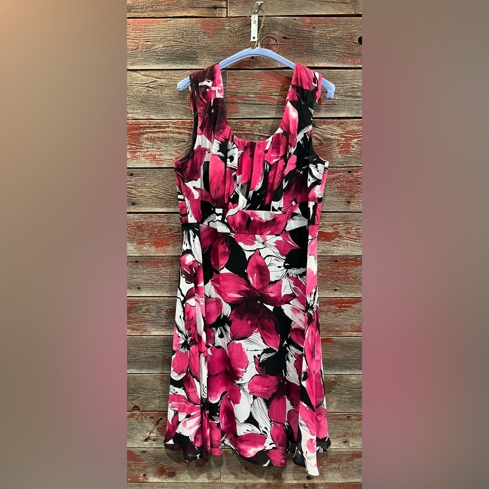 🥉LAURA PLUS FIT AND FLARE MIDI DRESS - PLUS SIZE 14